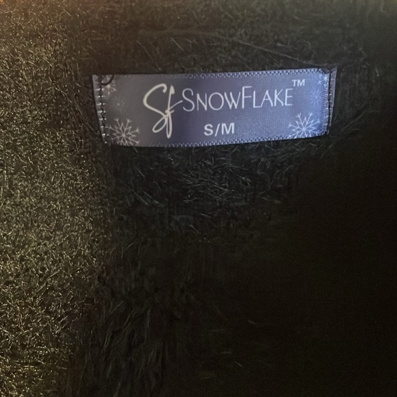 SnowFlake Fuzzy Pearl Embellished Sweater/Cardigan - Picture 4 of 4